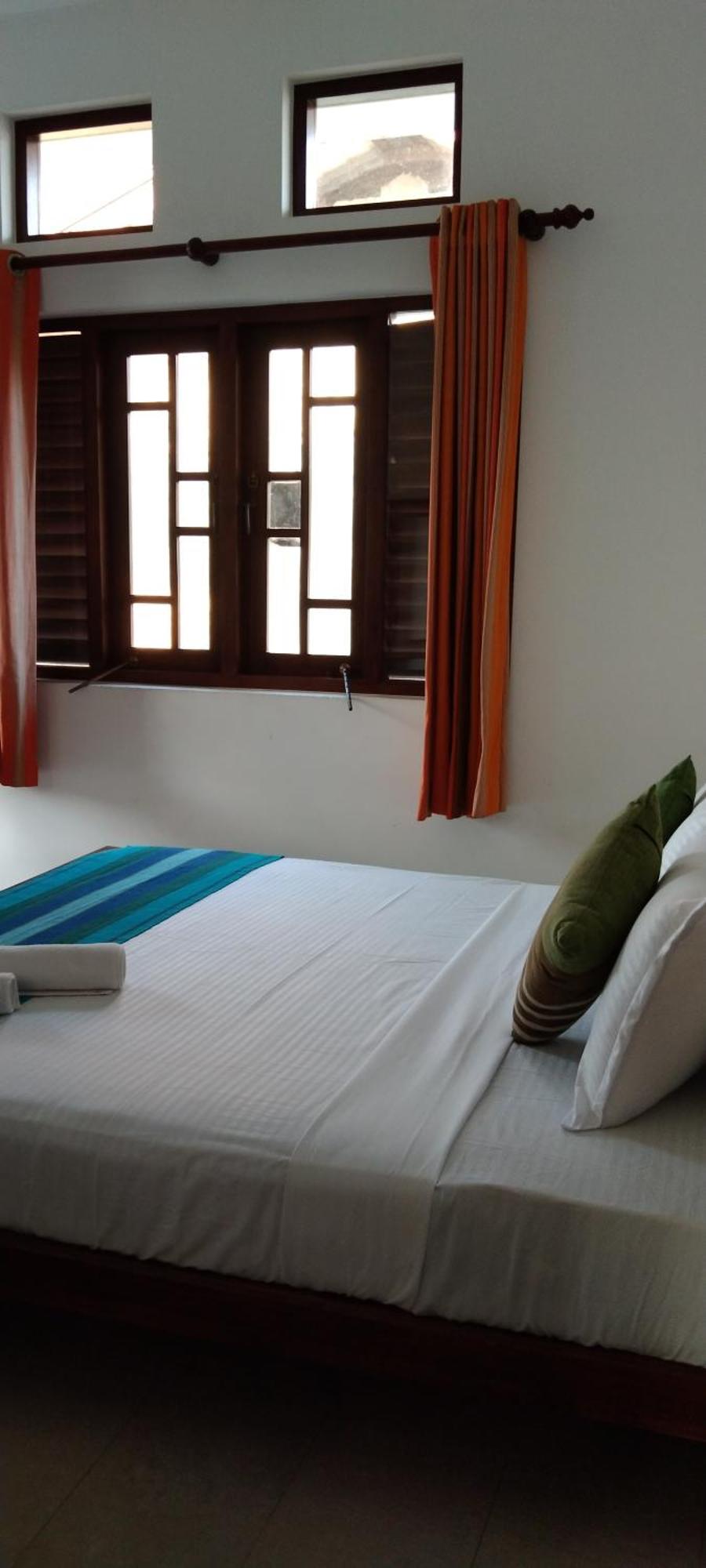 Pick & Go White House Bed & Breakfast Negombo Exterior photo