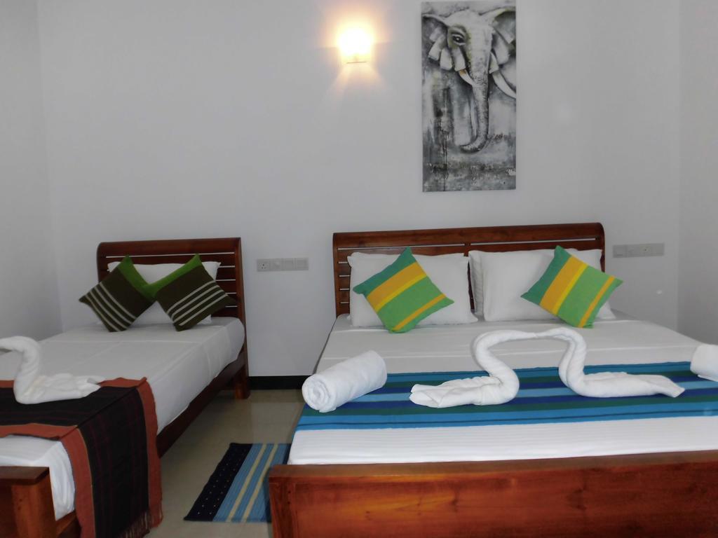 Pick & Go White House Bed & Breakfast Negombo Exterior photo