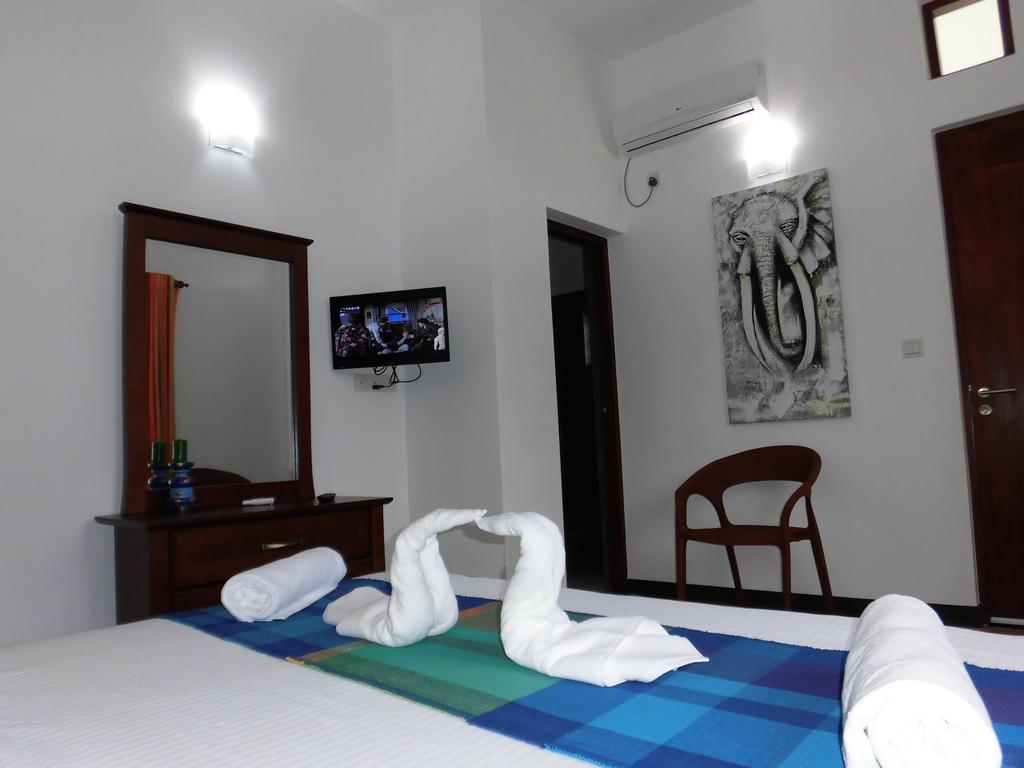Pick & Go White House Bed & Breakfast Negombo Exterior photo