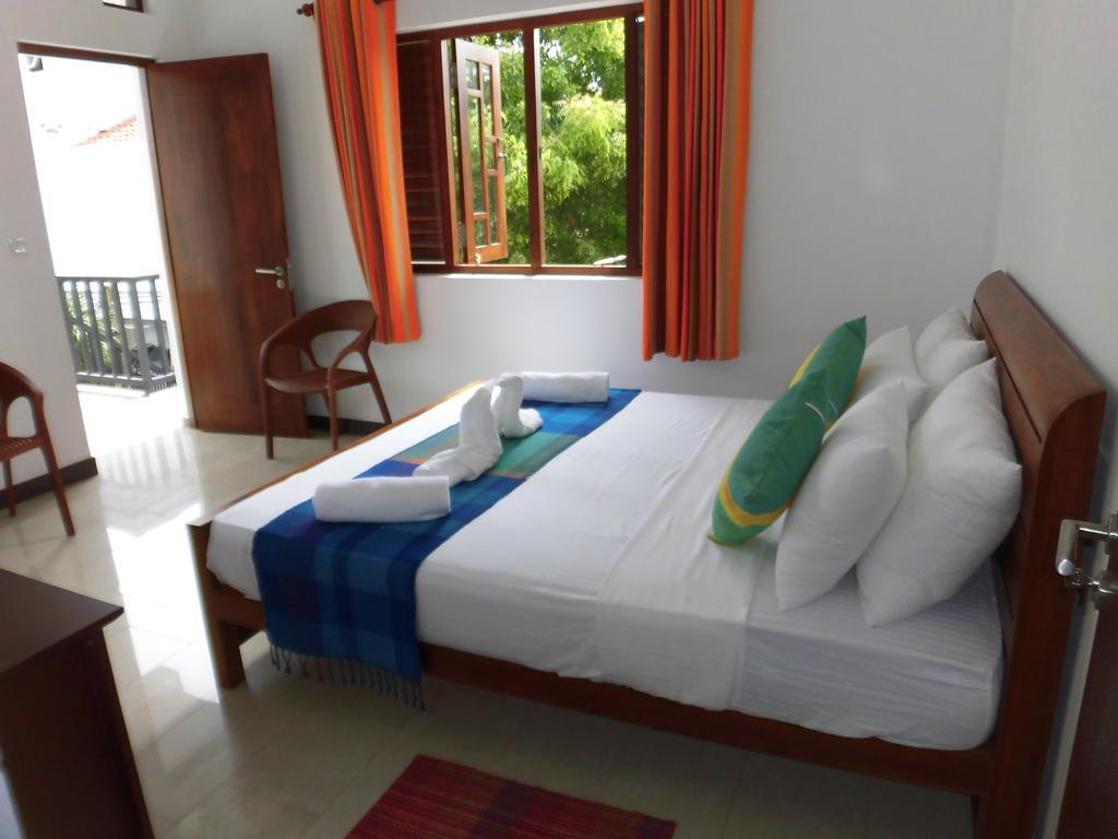 Pick & Go White House Bed & Breakfast Negombo Exterior photo
