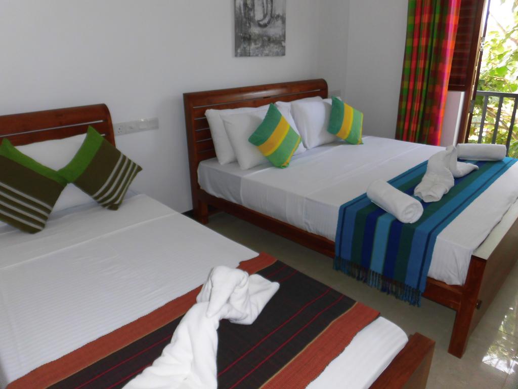 Pick & Go White House Bed & Breakfast Negombo Exterior photo
