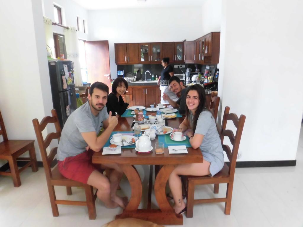 Pick & Go White House Bed & Breakfast Negombo Exterior photo
